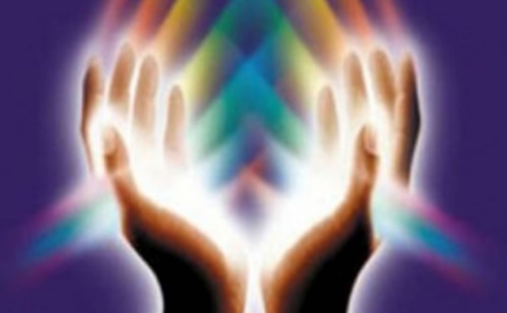 MANOS-RECIBIENDO-ENERGIA