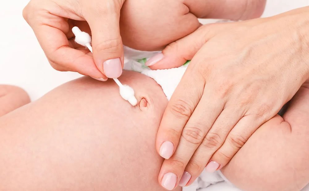 como-cuidar-el-muñon-del-cordon-umbilical-en-casa