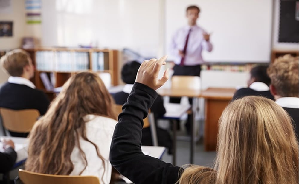 debate-en-el-aula-sobre-el-acoso-escolar