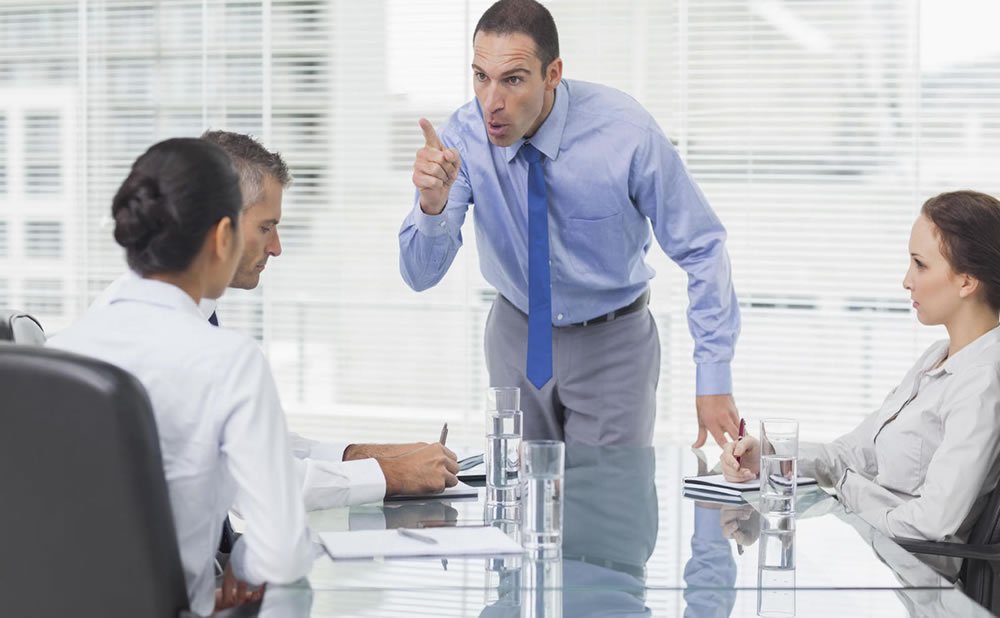 Comportamientos que se deben evitar en el trabajo y como ascender