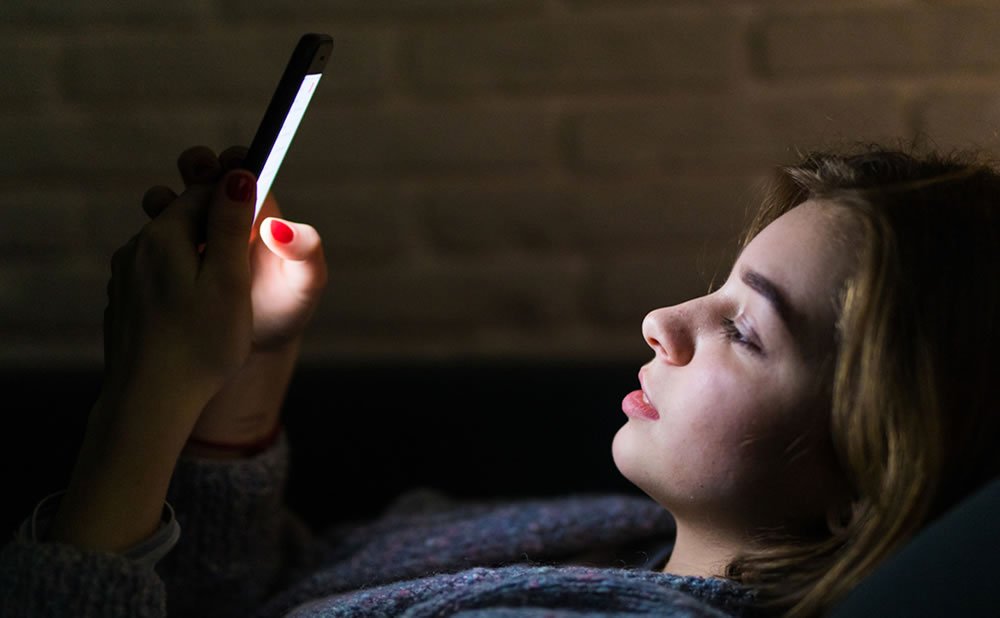 Su hijo adolescente se conecta constantemente