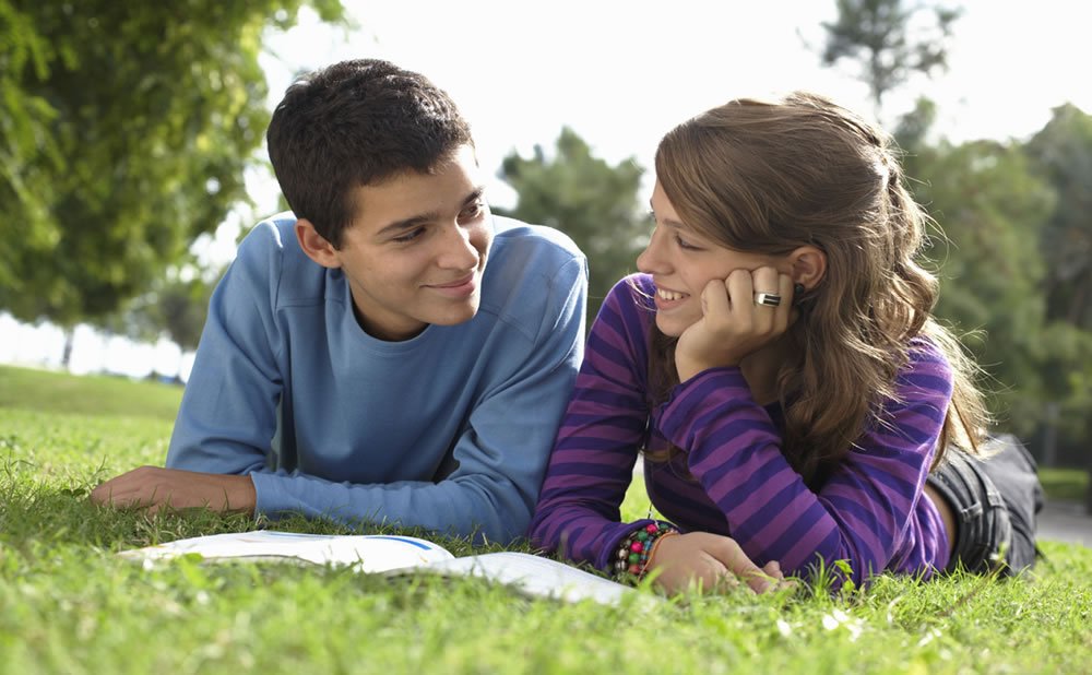 Su hijo adolescente tiene una relacion seria demasiado pronto