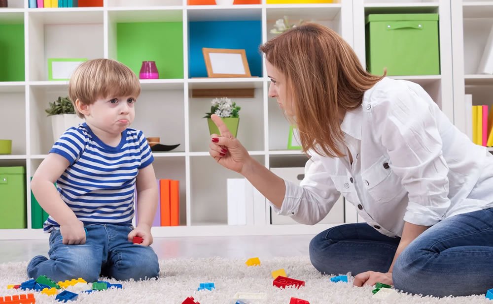 Comportamientos negativos que los padres deben corregir pronto