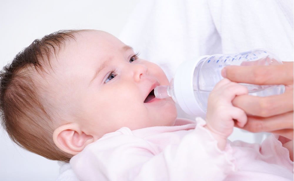 Sintonice con las señales del bebe para lactar leche materna