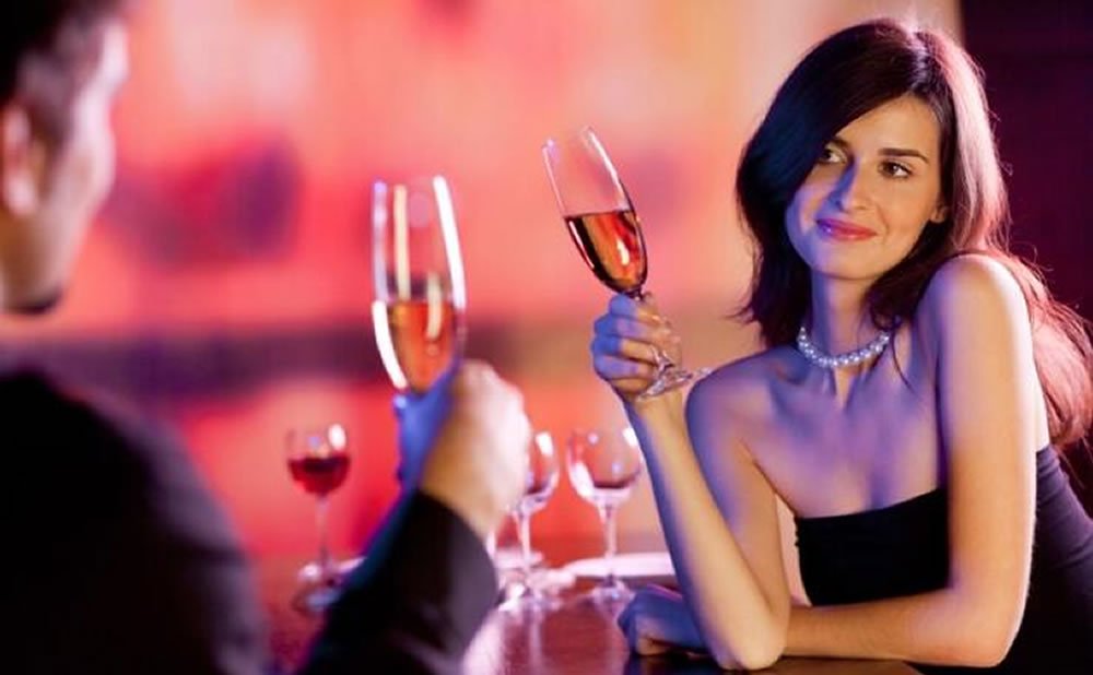 Cabeza girada hacia un lado