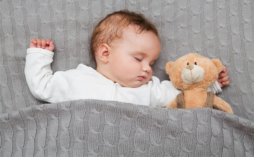 Edades 9 a 12 meses BEBE duerme la noche