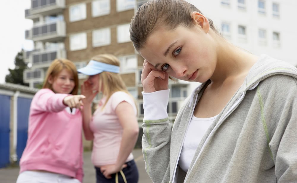 Estigma social que le rodea LLORAR
