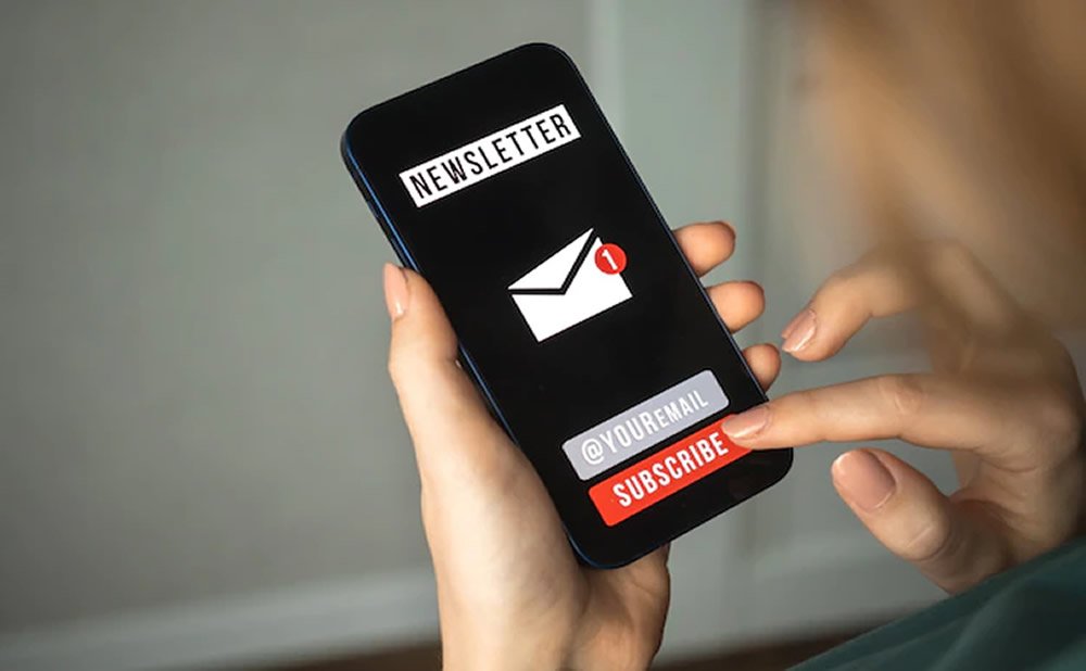 Subscribete a un newsletter o podcast