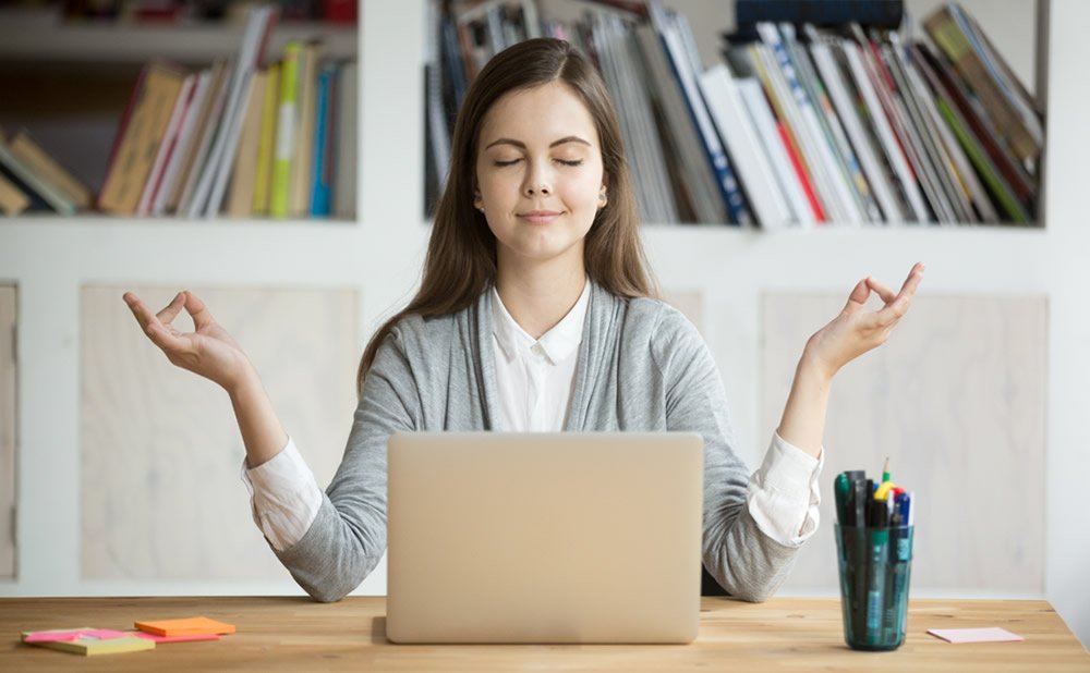 Practica la meditacion de atencion plena