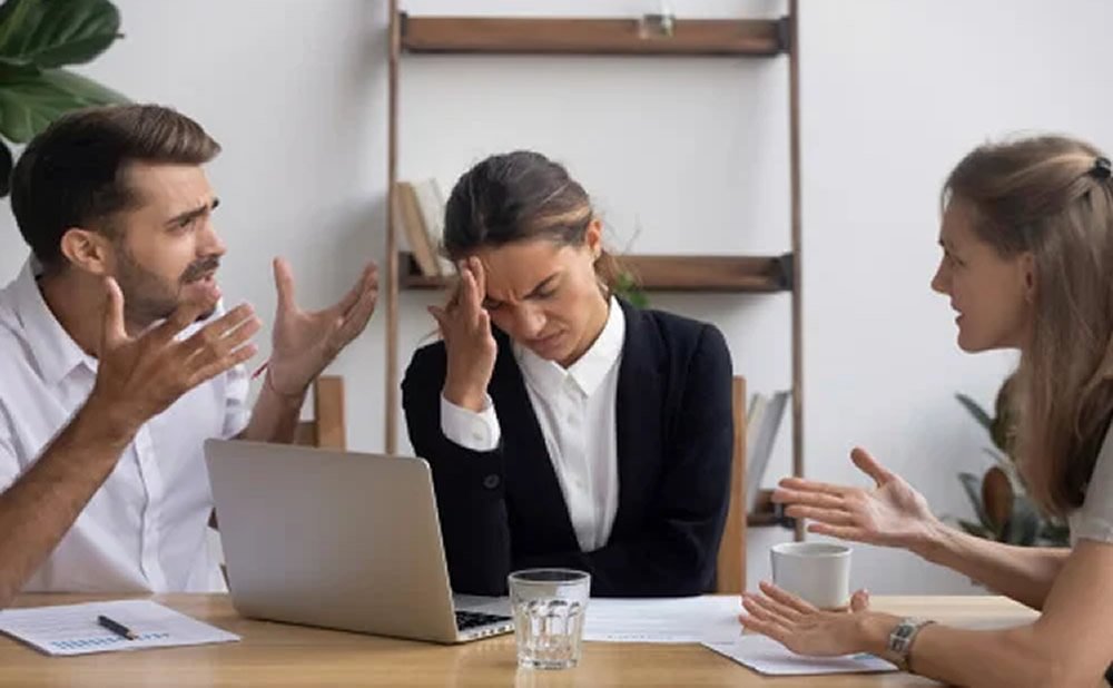 Quejarse del trabajo y crear estres
