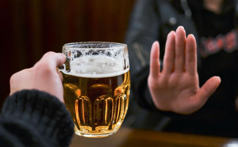 ¿Es posible moderar el consumo de alcohol para los alcohólicos?