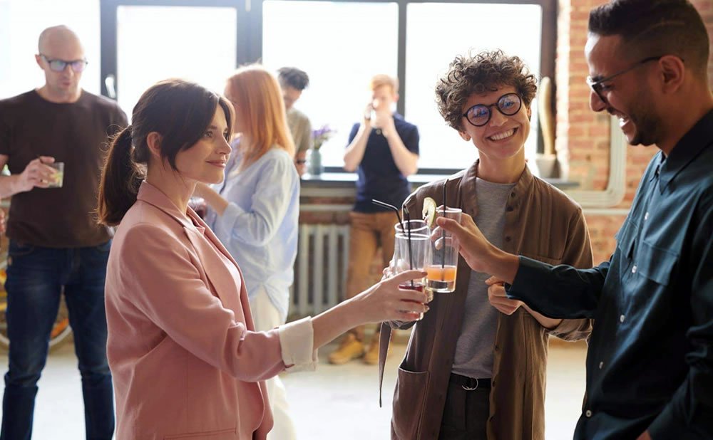 Incluir a otros formas saludables de celebrar el exito