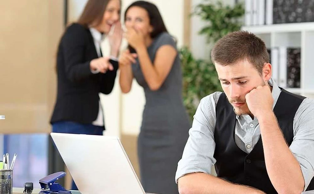 Desaprobando a los hombres deben aceptar la vulnerabilidad y la comunicacion