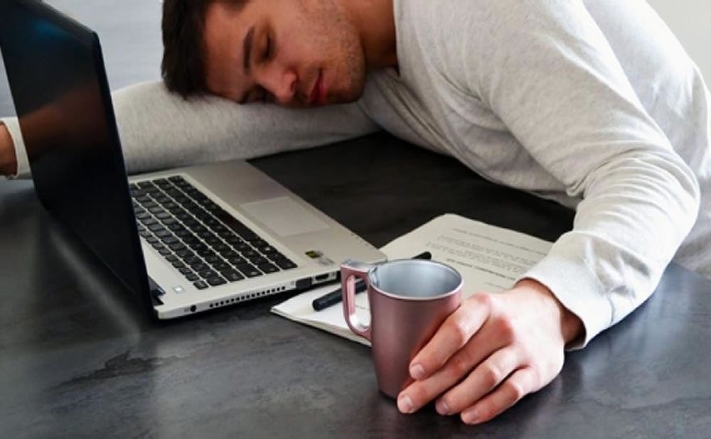 Beber cafe ayuda con la inercia del sueño