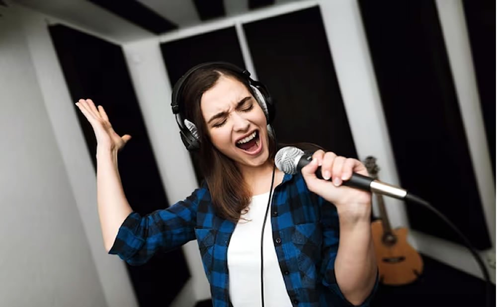 Cantando como abrir su tercer ojo puede abrir sus conexiones espirituales
