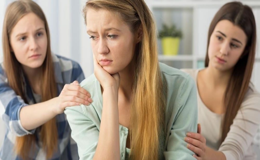 Hable con un amigo de confianza o un miembro de la familia que puede ayudar cuando te sientes sin esperanza