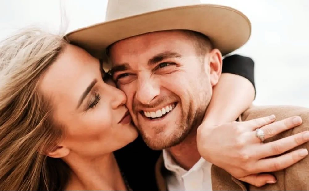 La pda es solo para relaciones nuevas muestra publica de afecto es bueno para una relacion
