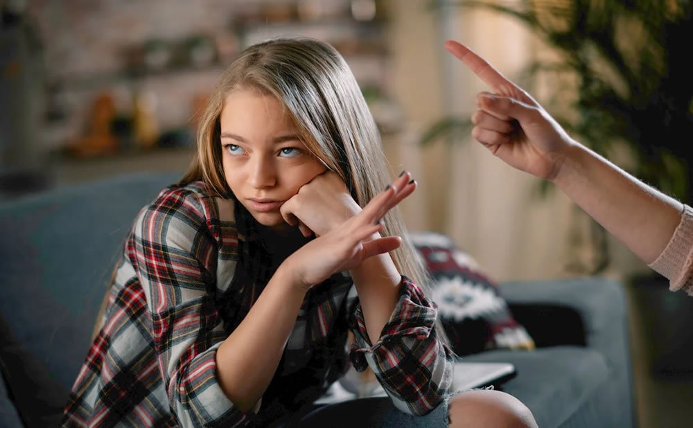 ¿Cuál es la visión tormentosa y estresante de la adolescencia?