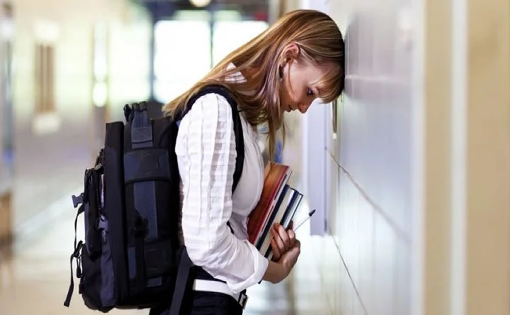 Señales de advertencia de un adolescente con problemas por que los adolescentes con problemas usan el mal comportamiento para encubrir el dolor