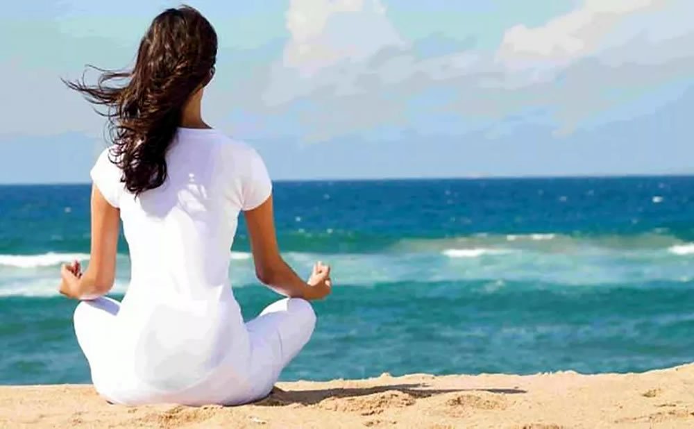 Practicar mindfulness en la playa por que la playa es buena para la salud mental