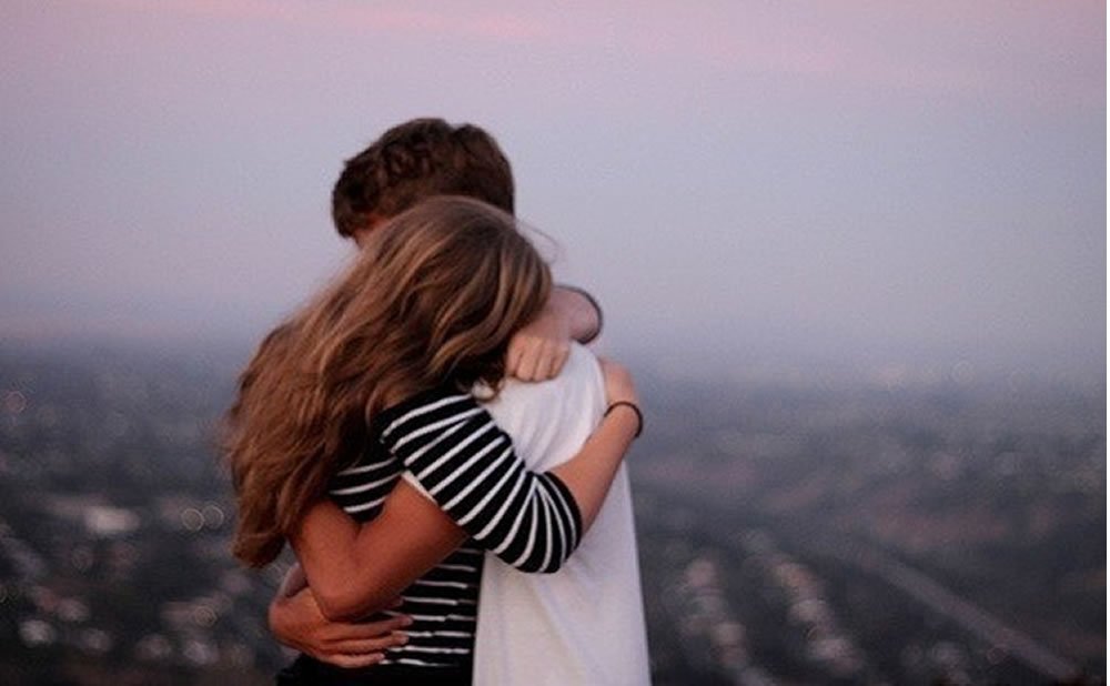 Reconocer intenciones cosas para considerar antes de llamar a la policia por alguien