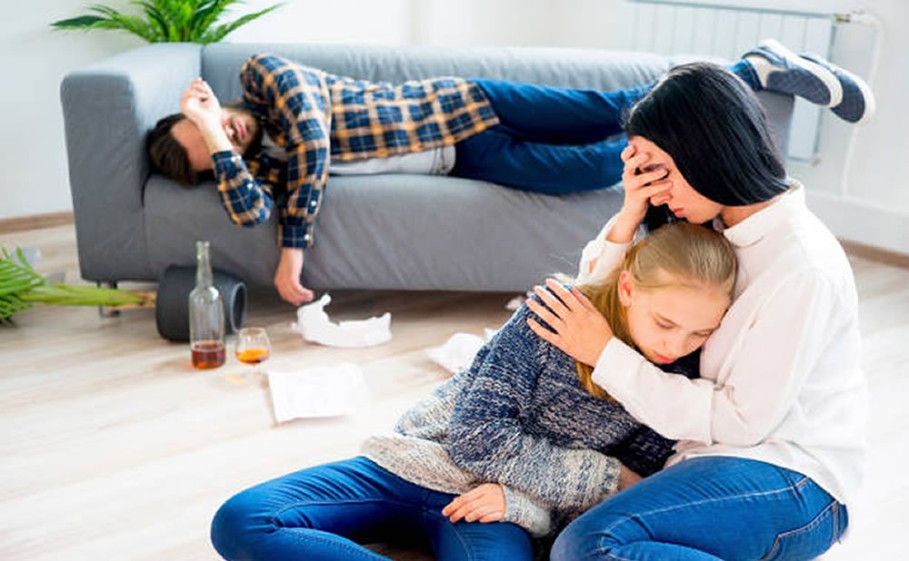 Aumento de los problemas familiares descubre los efectos del alcoholismo en la familia