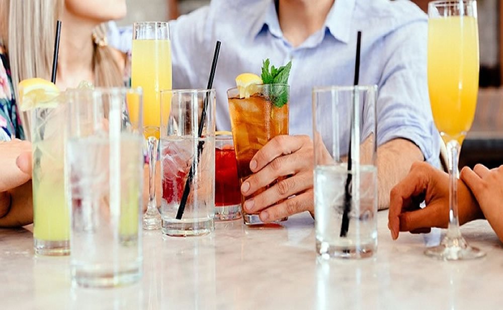 Este preparado para las reacciones de la gente como mantener una vida social cuando dejas de beber