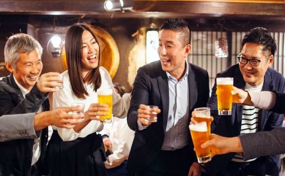 Ser invitado a ser el conductor designando como mantener una vida social cuando dejas de beber