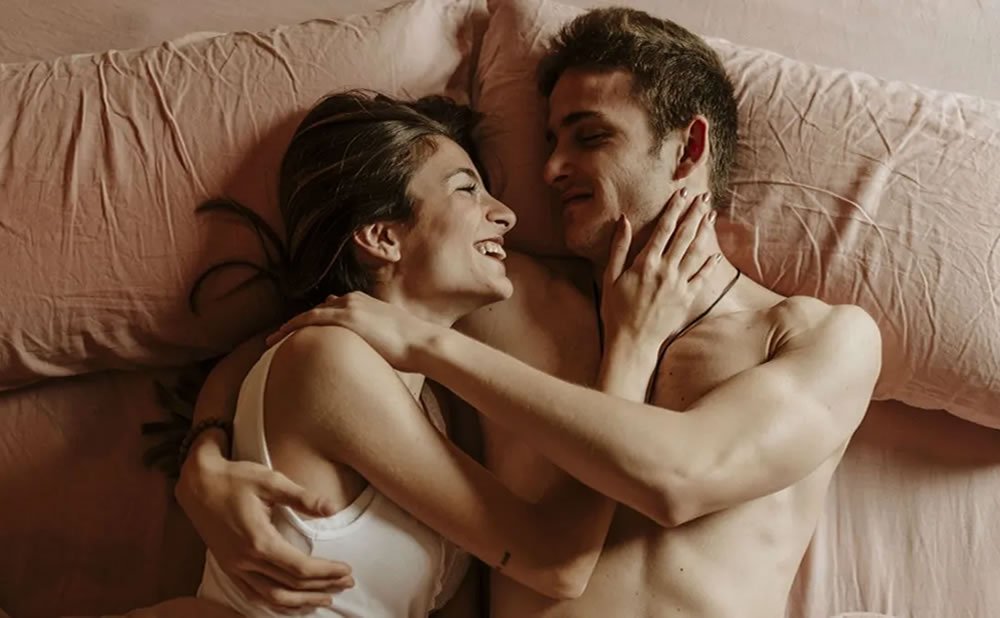 ¿Con qué frecuencia tienen relaciones sexuales las parejas casadas?