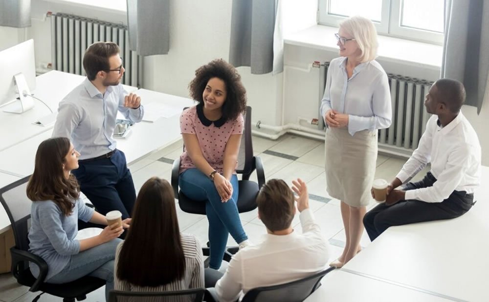 Escuche activamente como mejorar sus habilidades de liderazgo a traves de la inteligencia emocional
