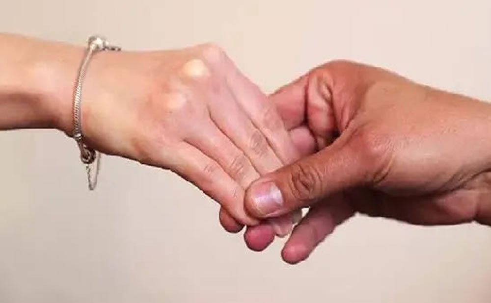 Manos humedas el como cuando y por que de los apretones de manos
