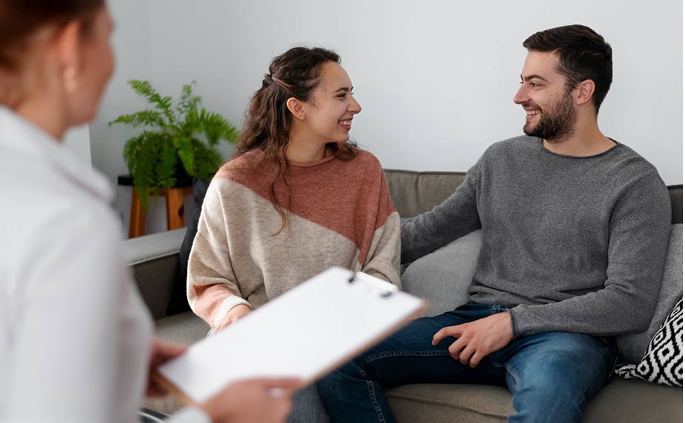 Sesion de escucha reflexiva ejercicios de terapia de pareja para mejorar tu relacion