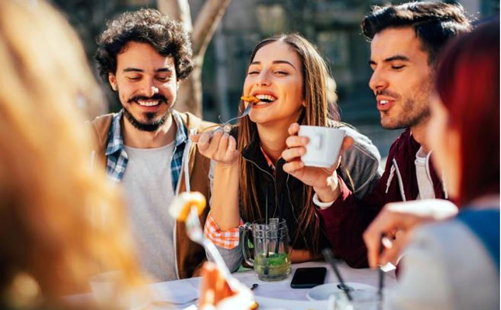 Como hacer nuevos amigos beneficios de la amistad por que es importante estar cerca de tus amigos