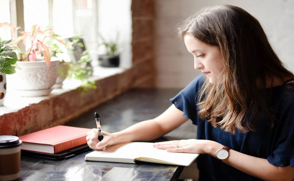 Escribe en un diario sobre tu experiencia como superar el acoso sexual en el lugar de trabajo