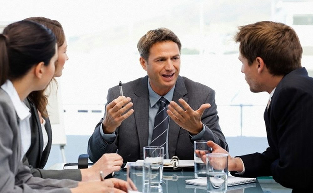 Habilidades de comunicacion cual es la diferencia entre el liderazgo y un jefe en el lugar de trabajo