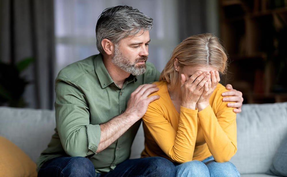 Sea receptivo para alentar a su pareja a abrirse que hacer si tu pareja no quiere hablar de sus sentimientos