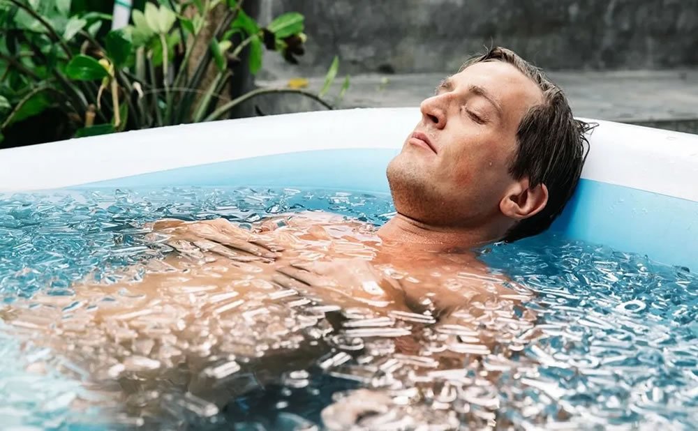 La inmersion en agua fria puede ser perjudicial como un baño de hielo beneficia su salud mental