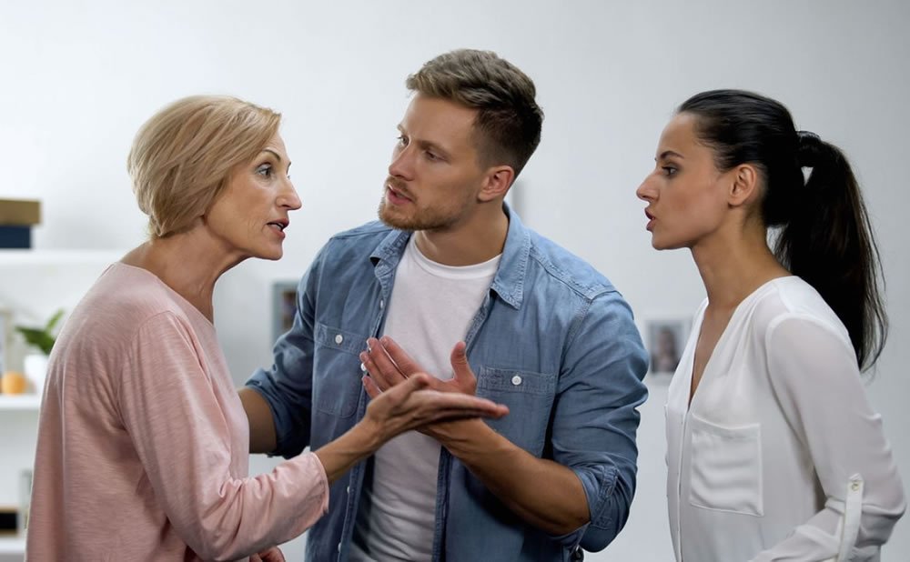 Te culpa por todo tienes una suegra narcisista aqui le mostramos como mantener sus limites