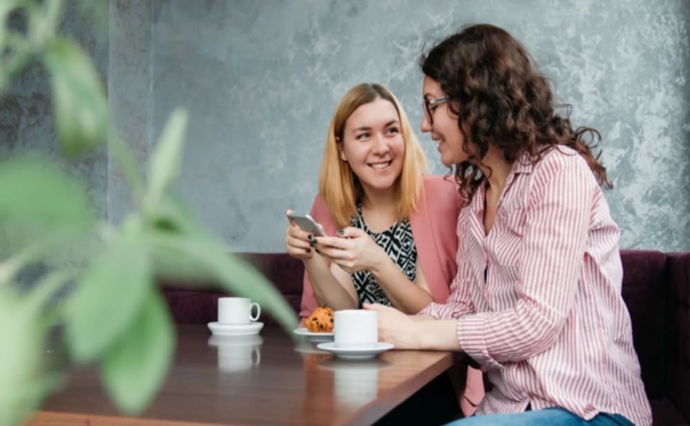 Impulsar la felicidad como mantener una conversacion estrategias que realmente funcionan