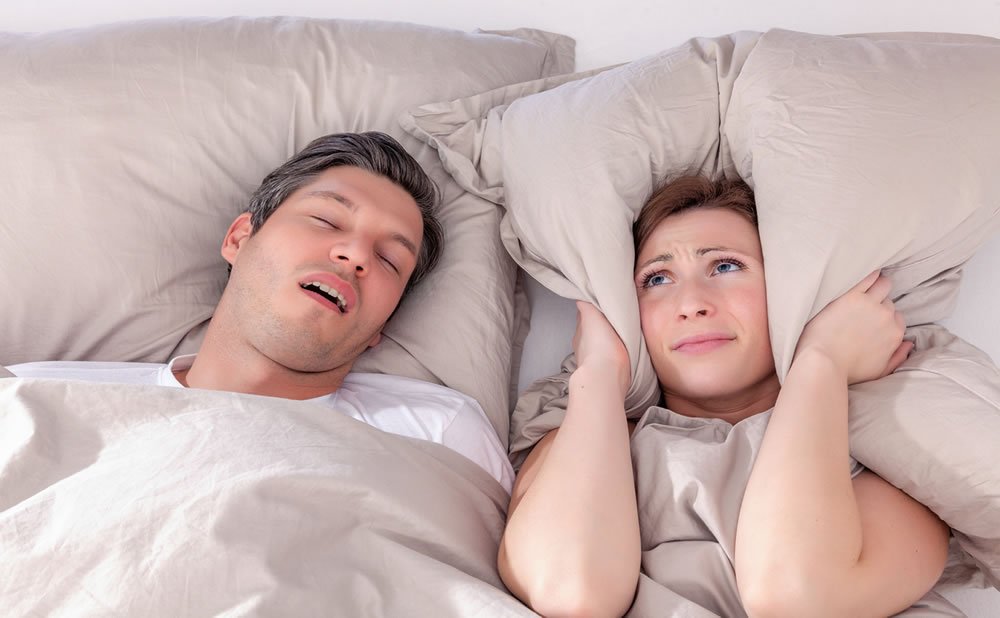 ¿Los ronquidos de tu pareja te mantienen despierto? Considere un divorcio por sueño