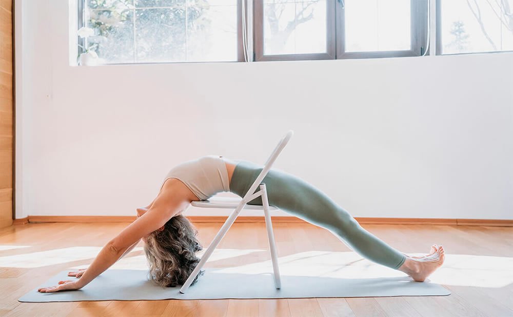 Yoga en silla: Un ejercicio accesible y eficaz