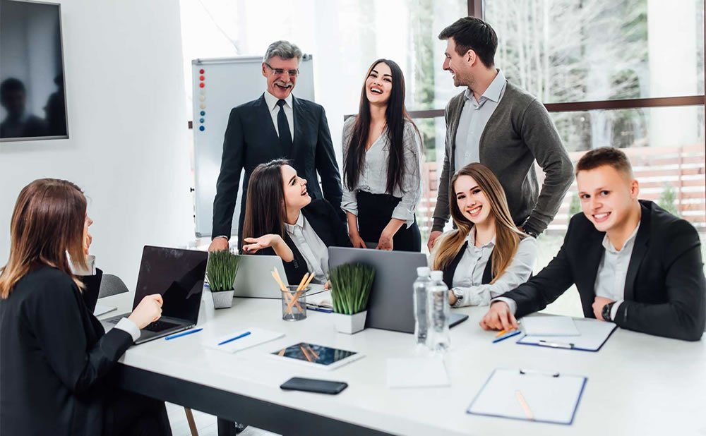 Distancia trabajo humildad colegas